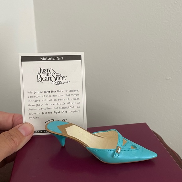 Just the Right Shoe by Raine - Picture 3 of 8